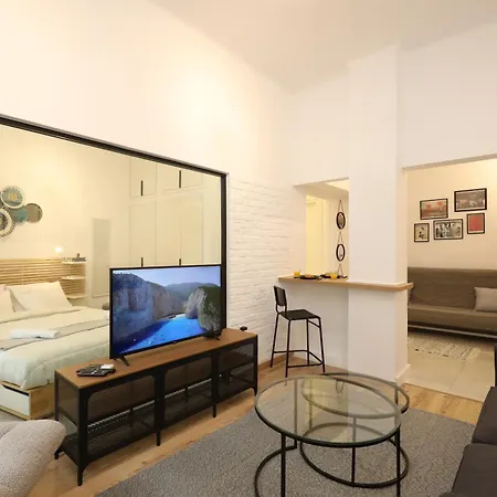Cozy City Retreat - Greecing Athens